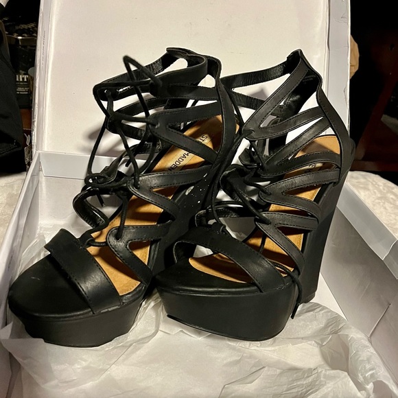 Steve Madden Wedge Sandels - Picture 3 of 5